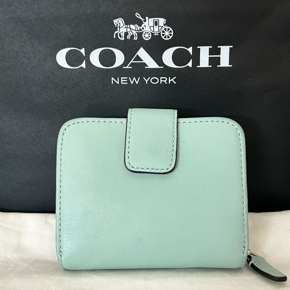COACH Legacy Smooth Leather Compact Snap Wallet in Mint - Picture 2 of 6
